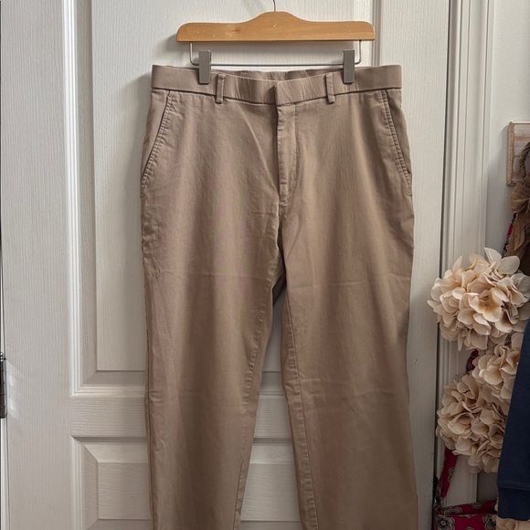 Tommy Hilfiger Khakis with Signature Trim - Picture 1 of 7